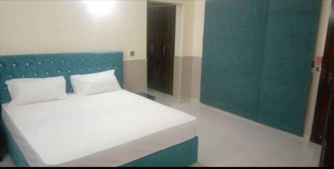 Hak Mall Suites And Apartments Rawalpindi Ngoại thất bức ảnh