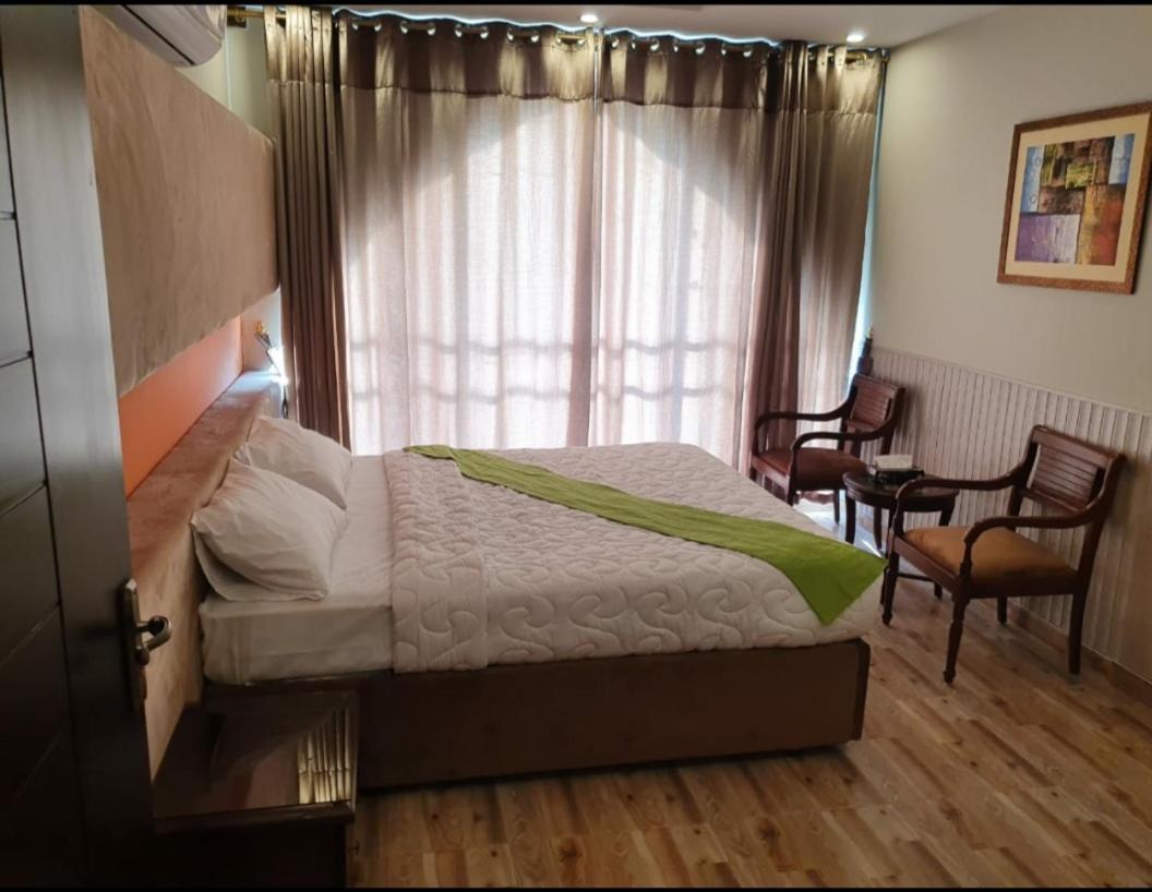 Hak Mall Suites And Apartments Rawalpindi Ngoại thất bức ảnh
