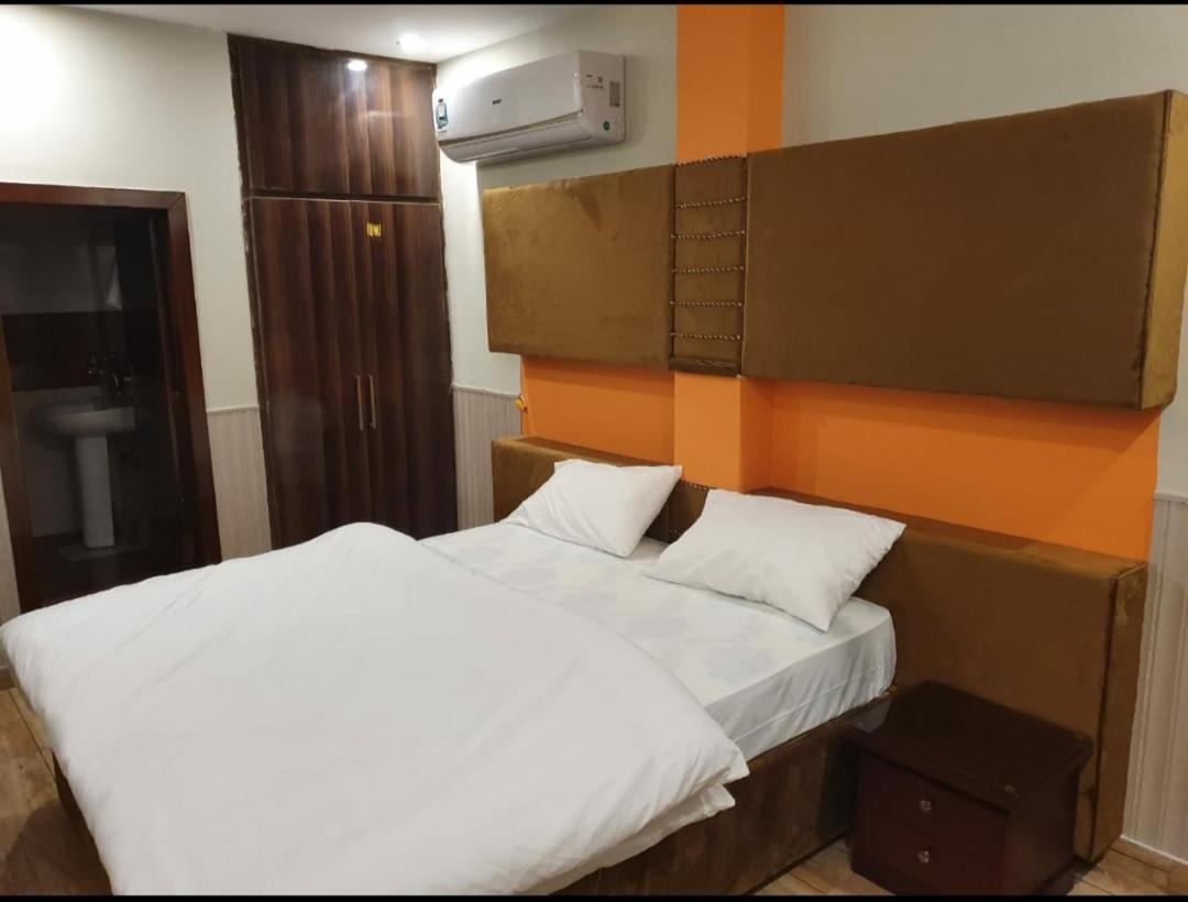 Hak Mall Suites And Apartments Rawalpindi Ngoại thất bức ảnh
