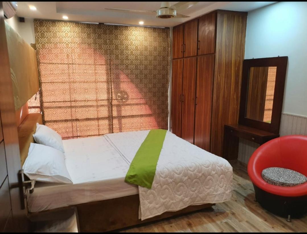 Hak Mall Suites And Apartments Rawalpindi Ngoại thất bức ảnh