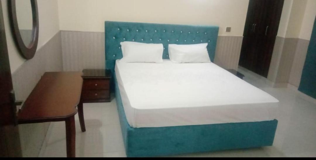 Hak Mall Suites And Apartments Rawalpindi Ngoại thất bức ảnh