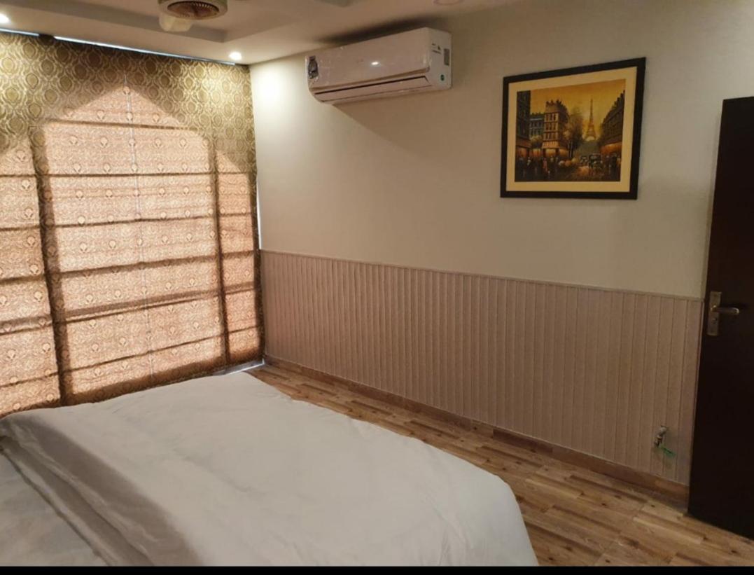 Hak Mall Suites And Apartments Rawalpindi Ngoại thất bức ảnh